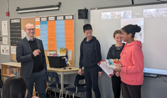 © Francophonie sans frontières Remise de prix du concours de récits Québec-Wallonie-Bruxelles (au Québec)