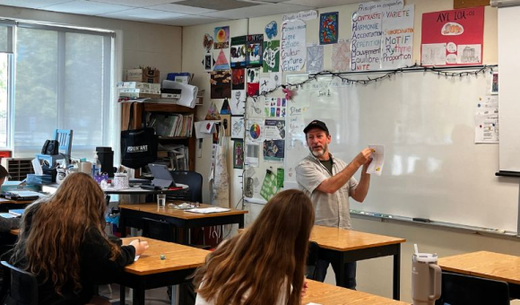 Pierre Lecrenier lors d'un atelier avec des élèves 
